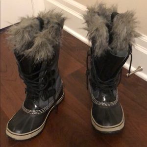 Women’s Sorel waterproof winter boots.